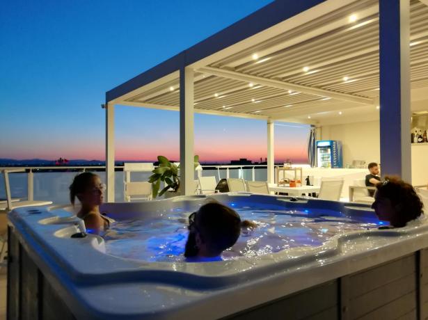hotelesplanadecesenatico it speciale-agosto-in-hotel-vicino-al-mare-a-cesenatico 013
