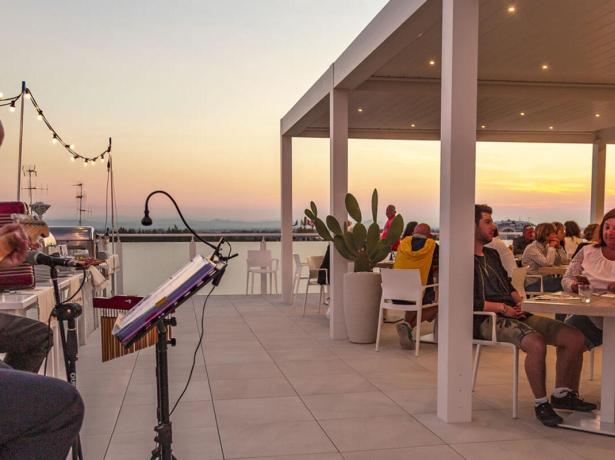 hotelesplanadecesenatico en september-events-hotel-cesenatico-with-sea-view-rooftop 011