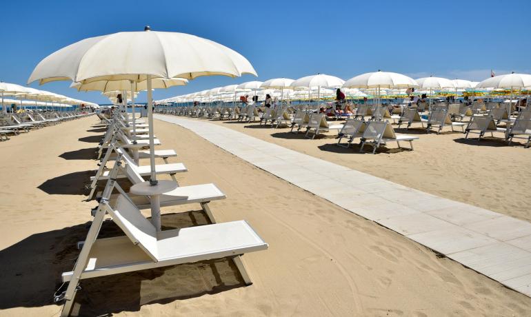 hotelesplanadecesenatico en offer-for-july-in-hotel-near-the-sea-in-cesenatico 004