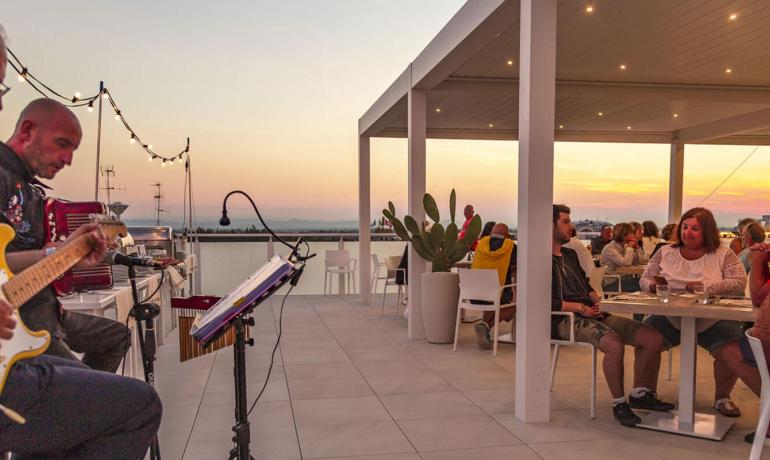 hotelesplanadecesenatico en september-events-hotel-cesenatico-with-sea-view-rooftop 003